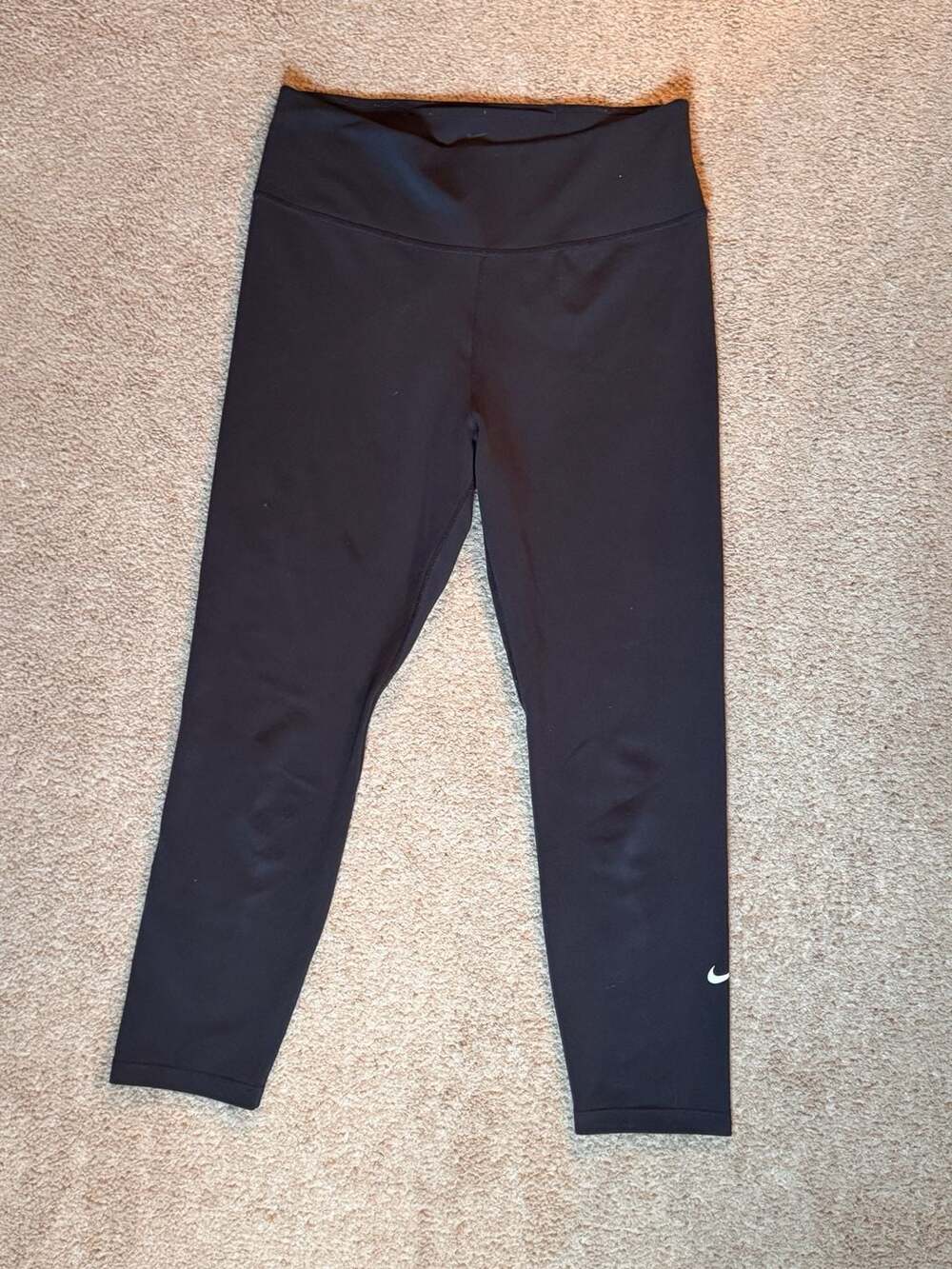 Minimalist Athleisure Cropped Leggings Quiet Luxury Everyday Capsule Wardrobe